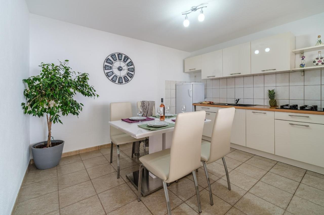 Rooms Plaza Divuje Murvica  Bagian luar foto