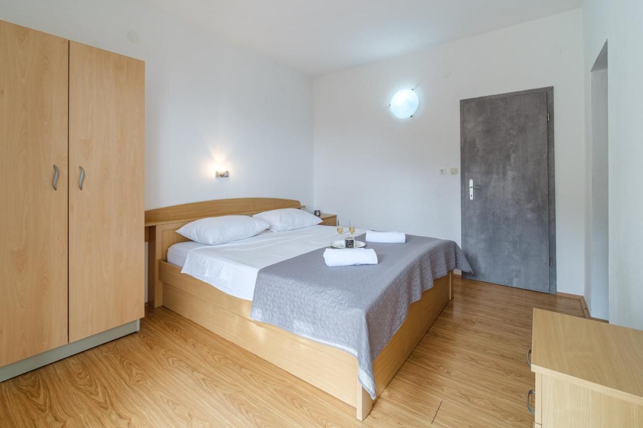 Rooms Plaza Divuje Murvica  Bagian luar foto
