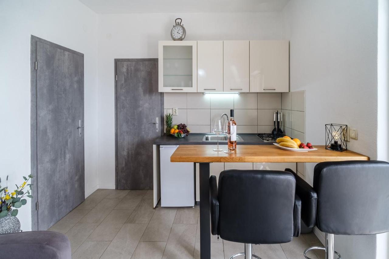 Rooms Plaza Divuje Murvica  Bagian luar foto