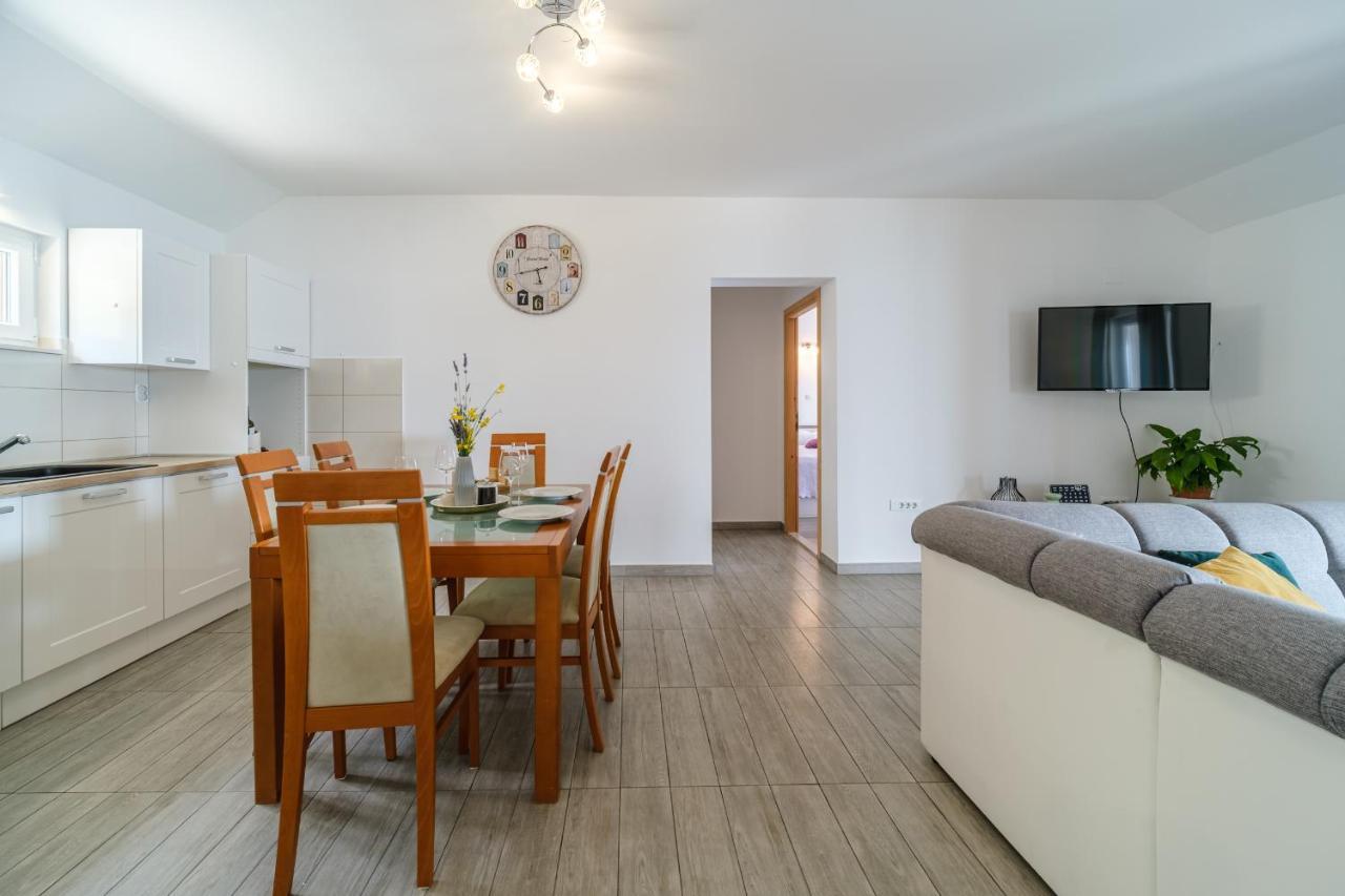 Rooms Plaza Divuje Murvica  Bagian luar foto